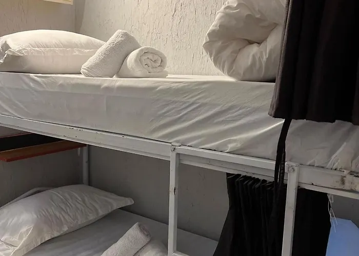 Hoja אכסניה טיראנה