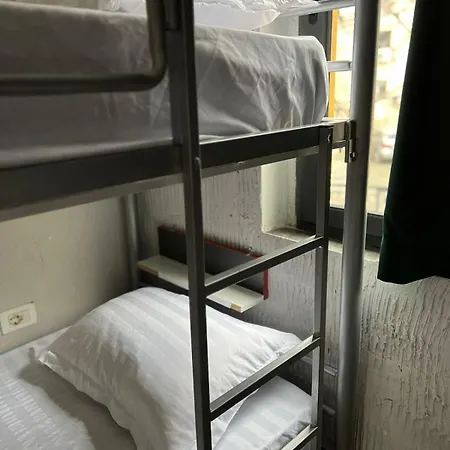 Hoja Hostel Tiran