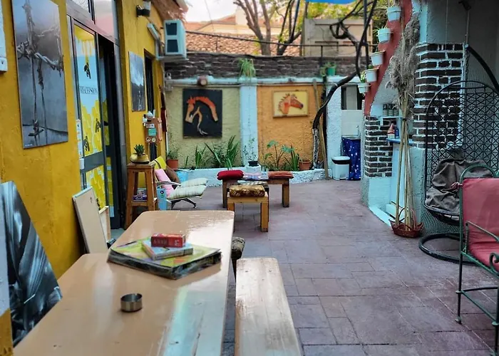 Hoja بيت شباب